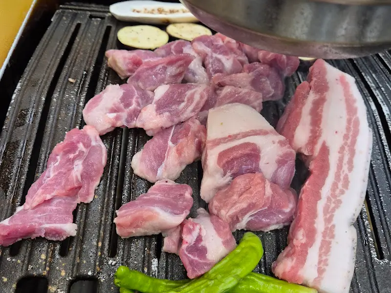 불판 가득 흑돼지