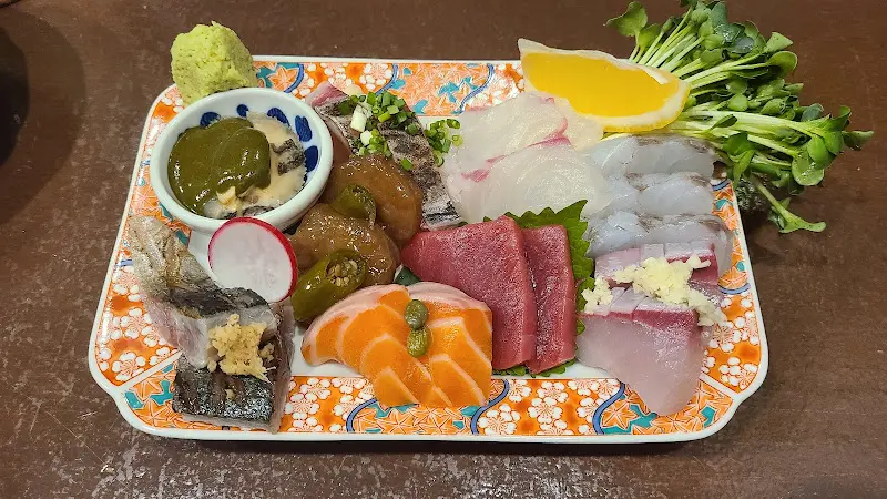 다양한 해산물이 담긴 사시미