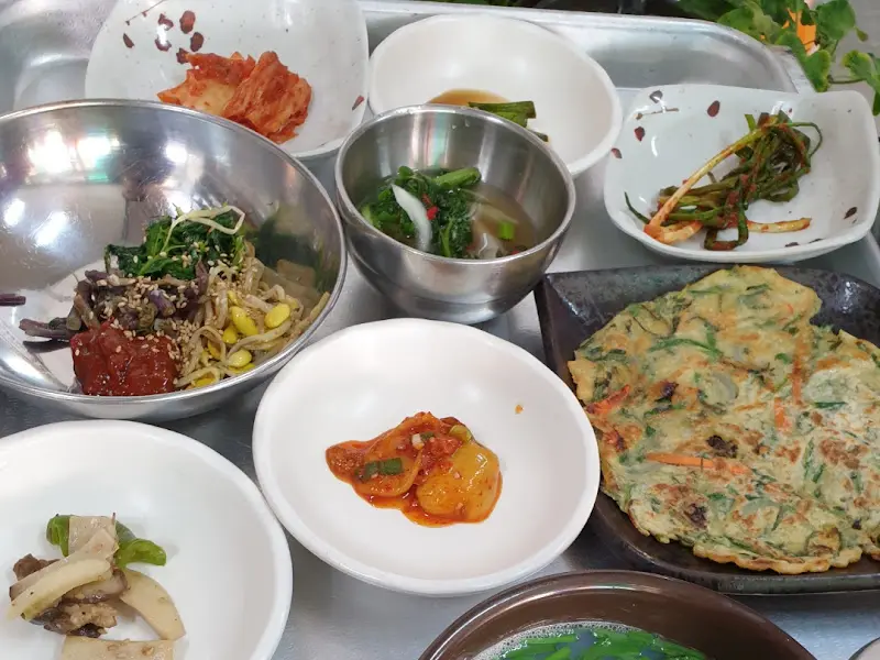 다채로운 반찬들