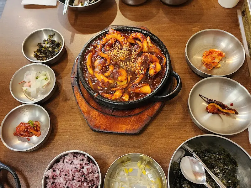 신라식당 전체 테이블 세팅