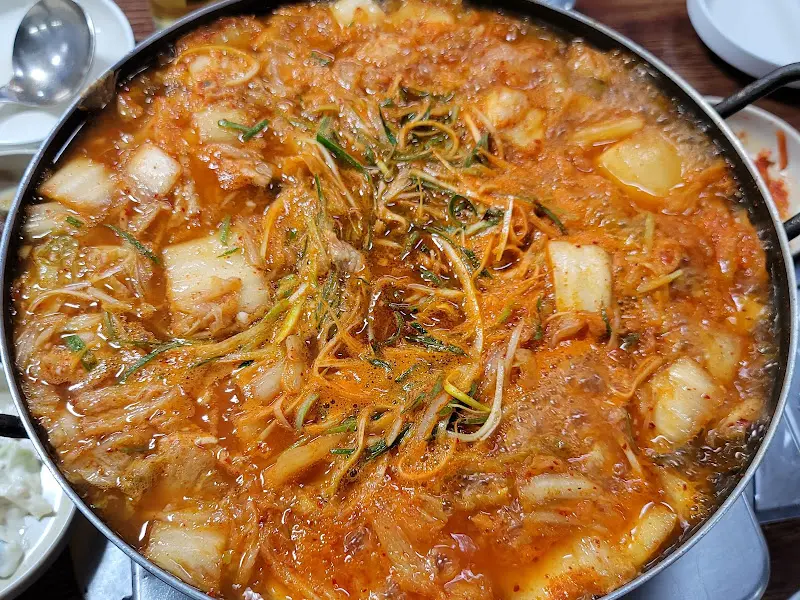 만우정육식당 김치전골