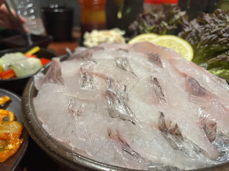 신선한 우럭회 클로즈업