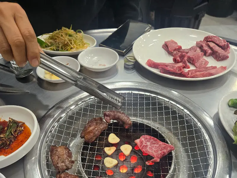 한우 굽는 모습