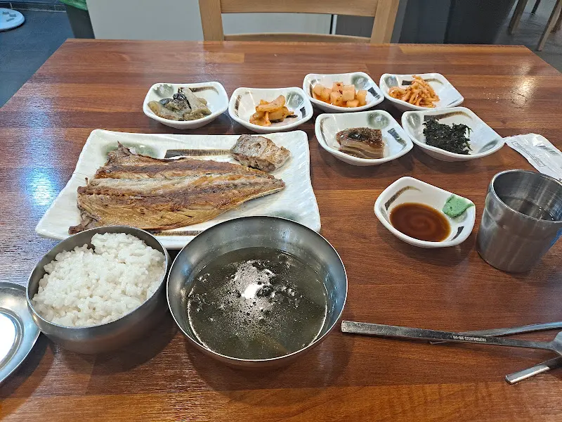 생선구이 백반 한상차림