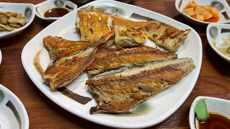 생선구이와 반찬