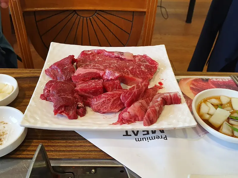 마블링이 예술인 소고기 모듬