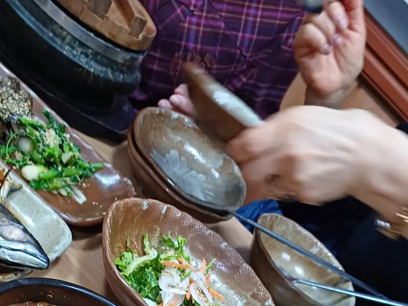 돌솥밥 정식 상차림