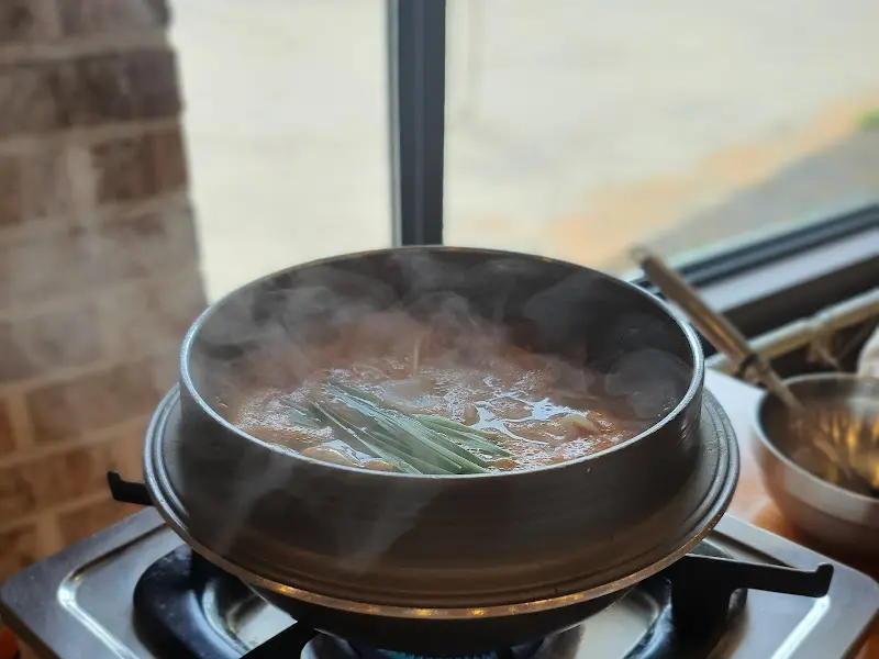 끓고 있는 추어탕