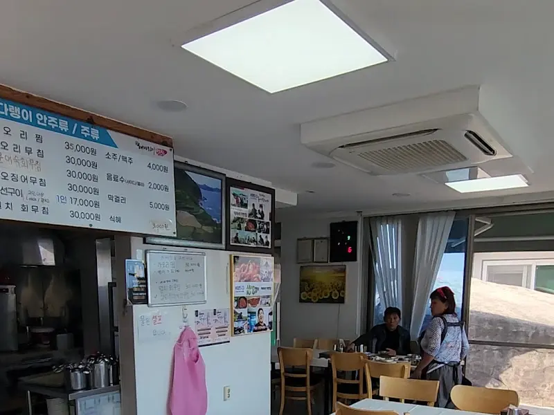 해바라기식당 내부