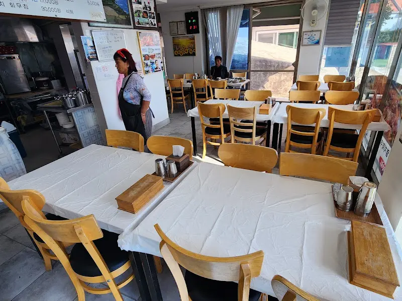 해바라기식당 내부