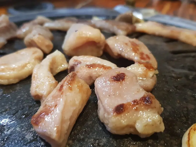 노릇노릇하게 구워진 돼지 막창