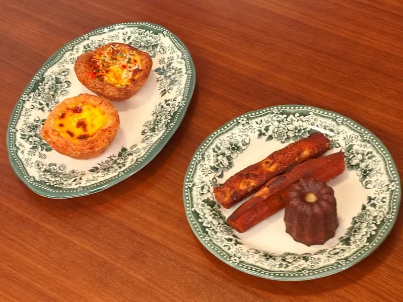 빵이 담긴 접시