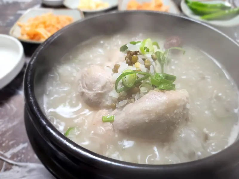 검은깨 삼계탕 근접샷