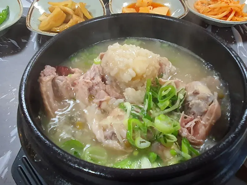 밑반찬과 삼계탕