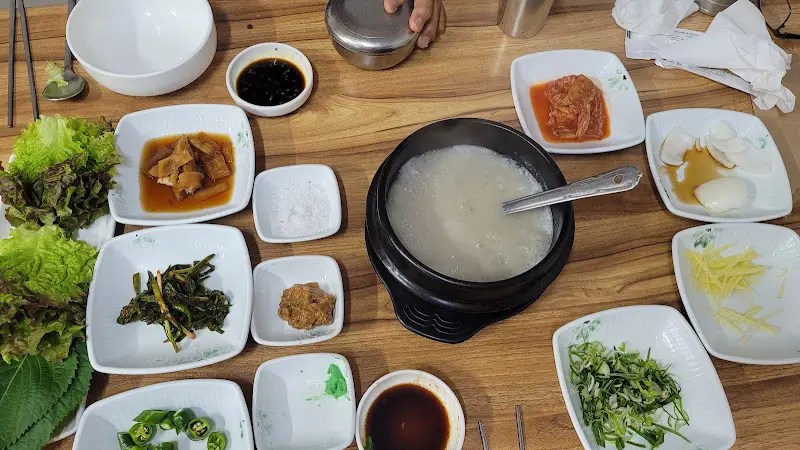 장어와 함께 나오는 밑반찬들