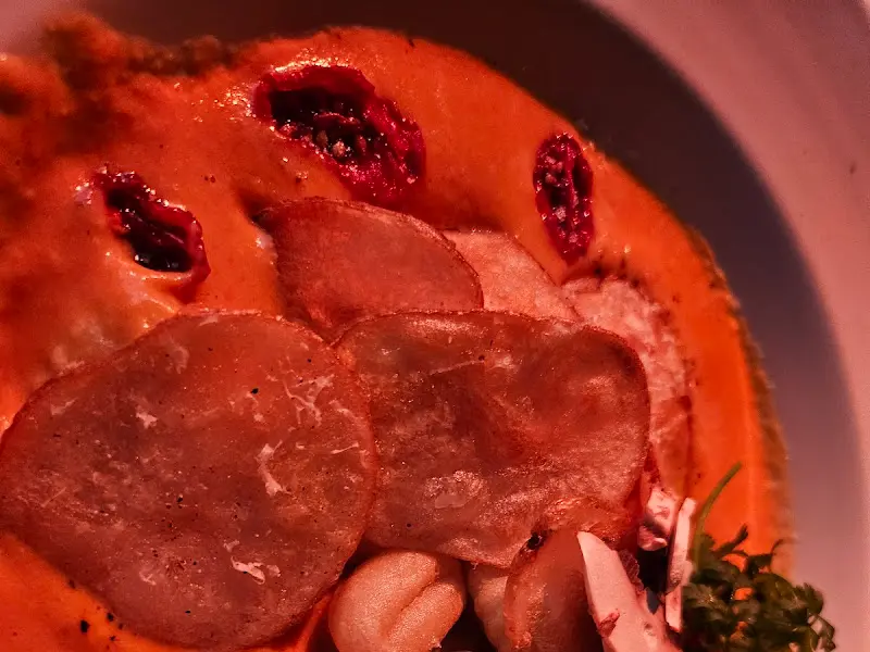 붉은 소스가 인상적인 파스타