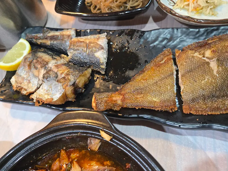 노릇하게 구워진 생선구이