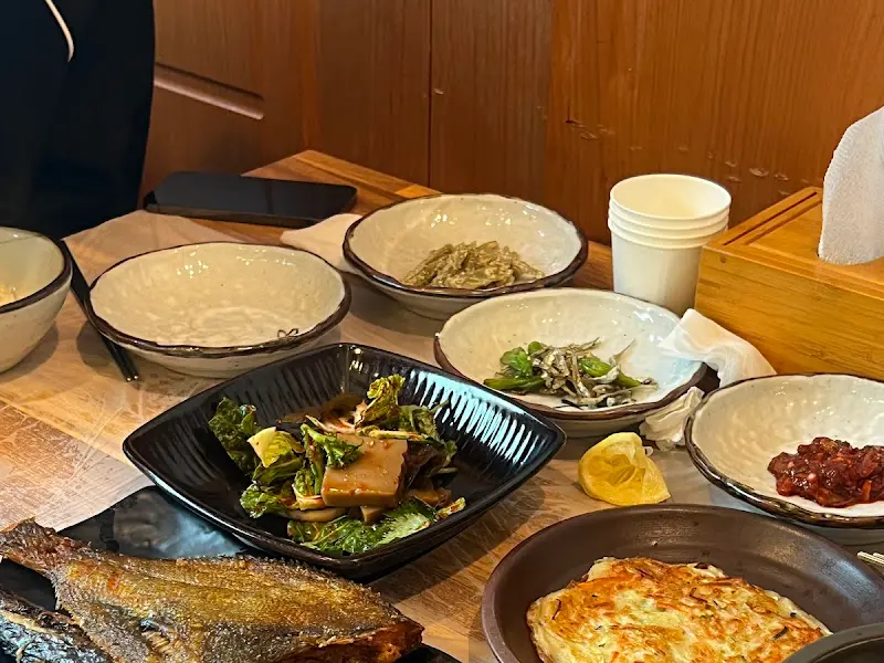 정갈한 반찬들의 모습