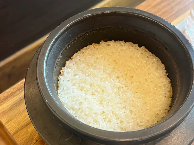 갓 지은 돌솥밥