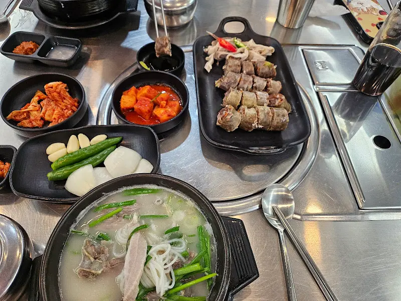 화남정돼지국밥 한상차림