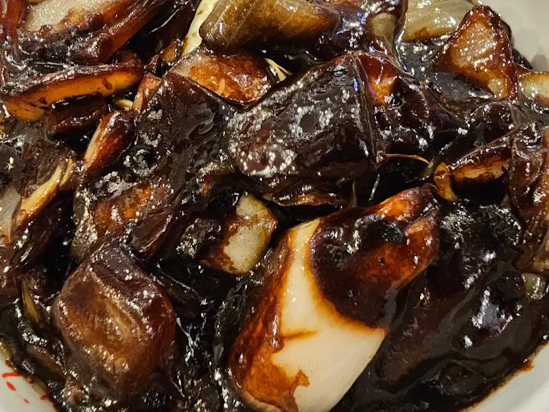 윤기 자르르 흐르는 짜장