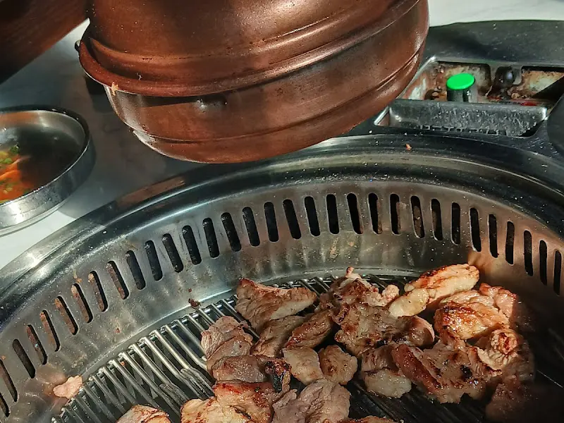 불판 위의 돼지갈비