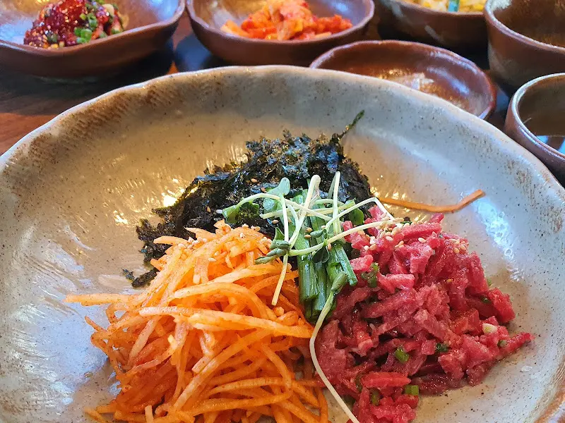 몽뜰 육회비빔밥 클로즈업