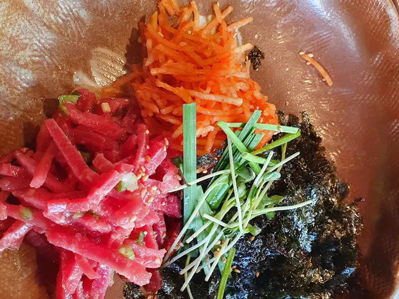 몽뜰 육회비빔밥 근접 촬영 2