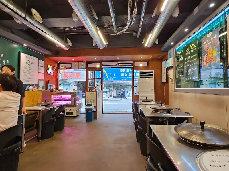 목구멍 초량점 내부 모습