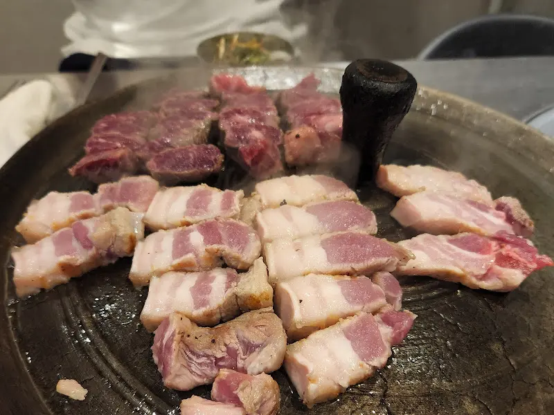 고기가 익어가는 모습