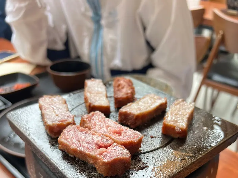 화로에 구워지는 규카츠