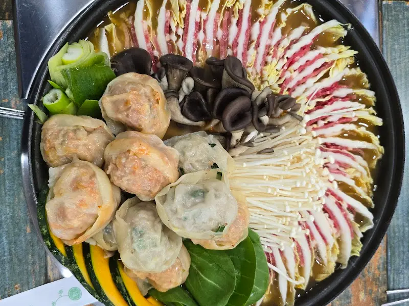 푸짐한 만두전골 재료