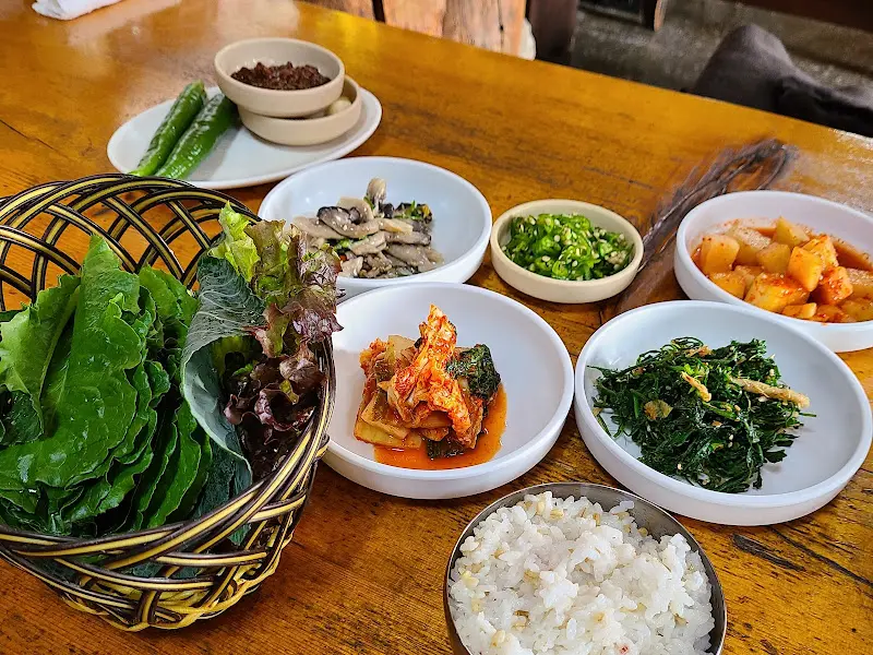 제육볶음과 밑반찬