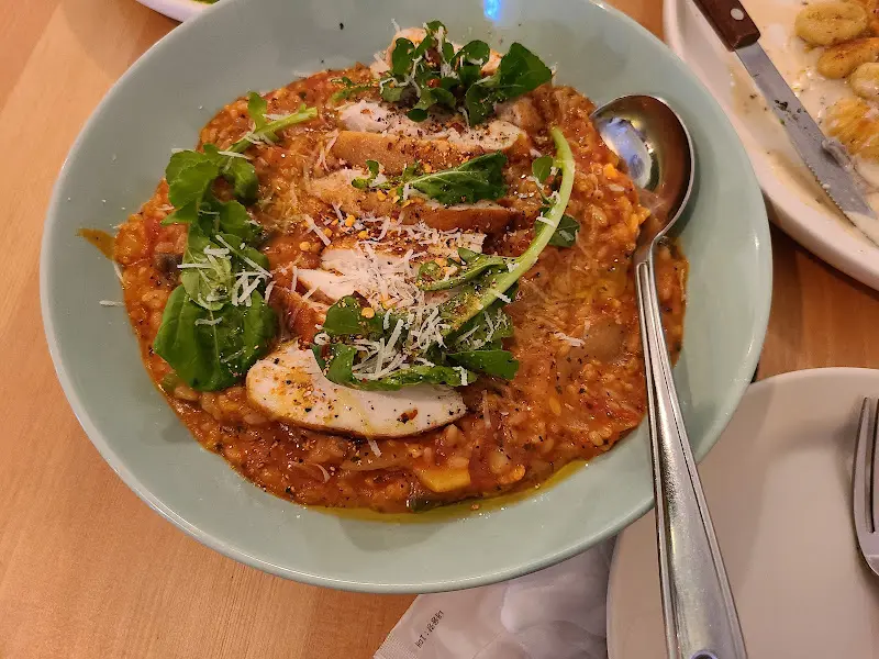 붉은 소스가 인상적인 리조또