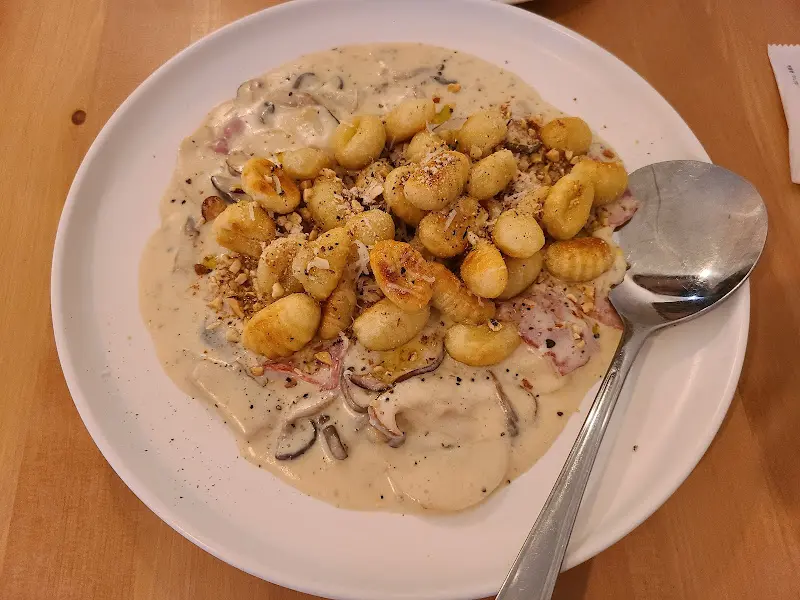 크림 소스 뇨끼