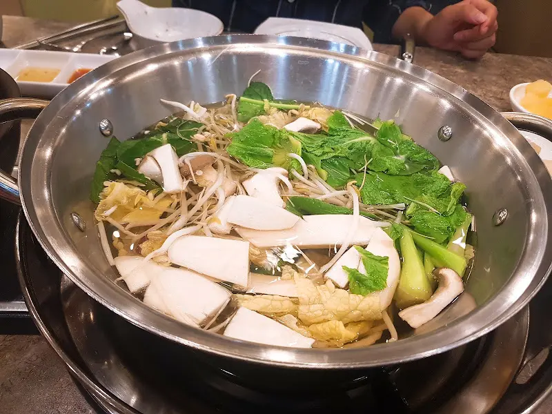 샤브샤브 육수에 끓인 쌀국수