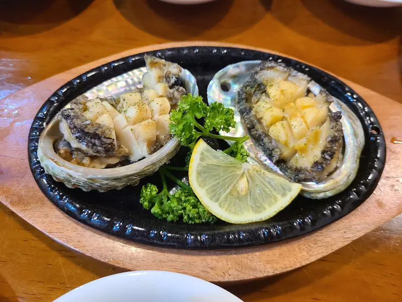 전복 버터구이의 클로즈업 샷