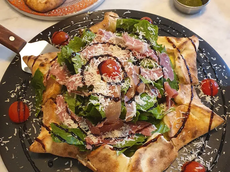 샐러드 피자