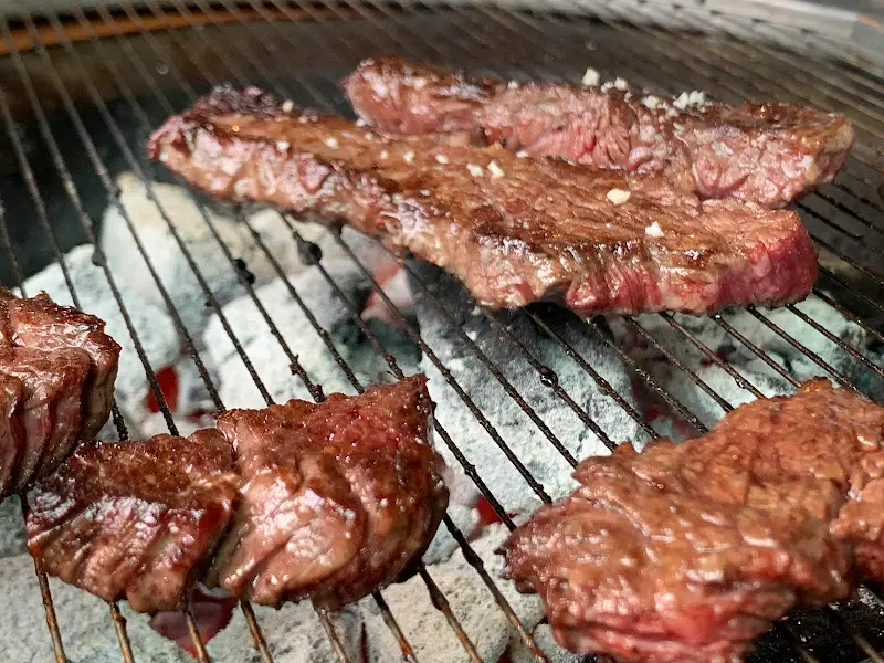 노릇노릇 구워진 한우