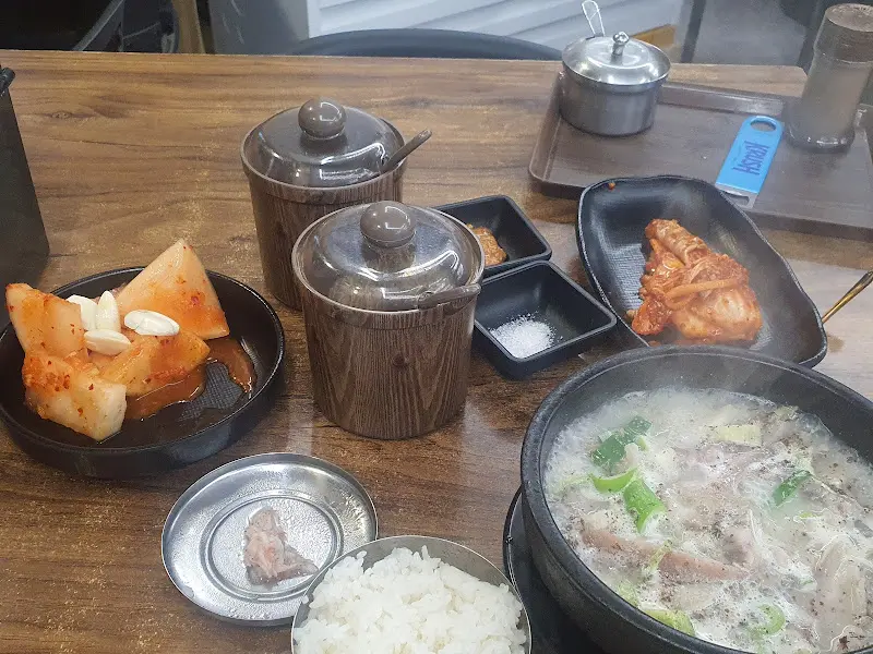 정갈하게 차려진 한 상