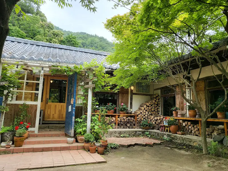 카페 외부 모습