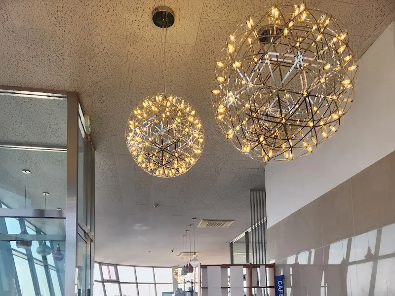 카페 내부 조명