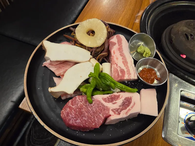 도림식당의 푸짐한 한 상 차림