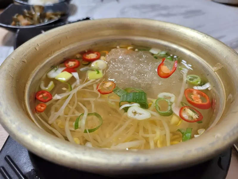 돼지꿈연탄불고기의 콩나물국