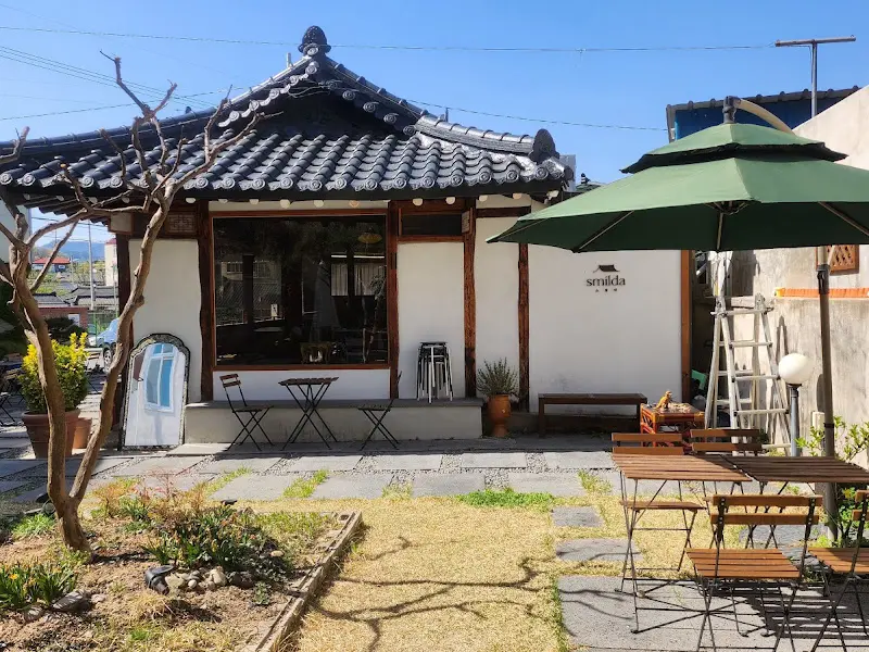 아담하고 예쁜 한옥 카페 전경