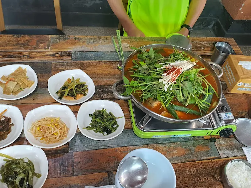 푸짐한 매운탕 한 상 차림