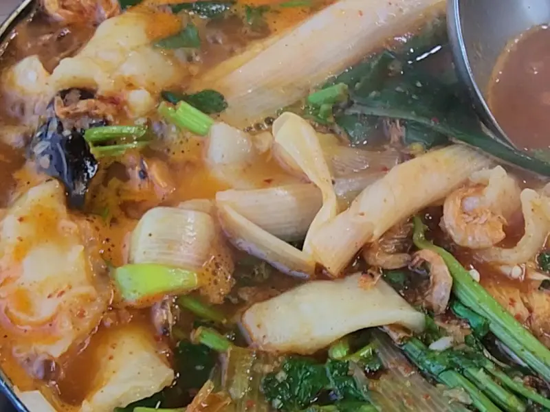 메기매운탕 내부 모습