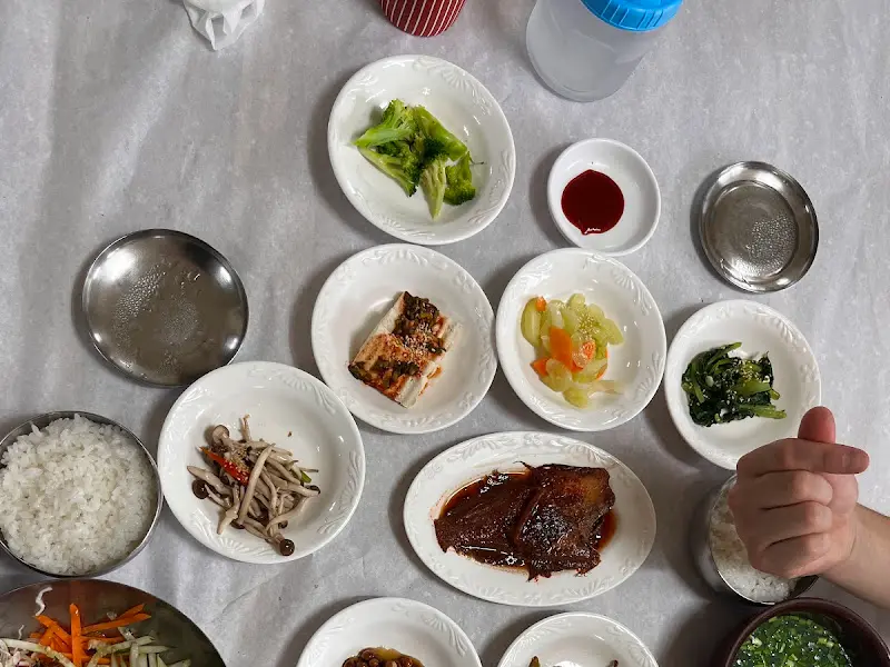 상차림 전체 샷