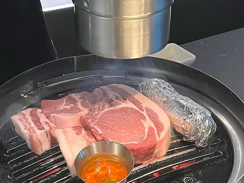 고기 굽는 모습