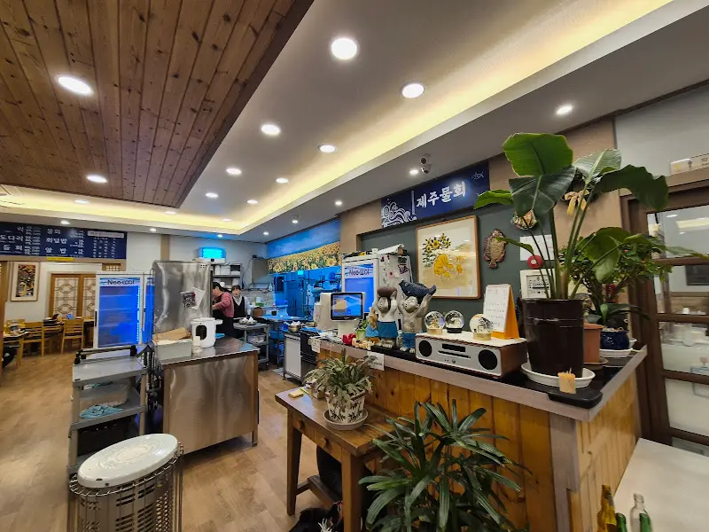 제주물회 내부 모습